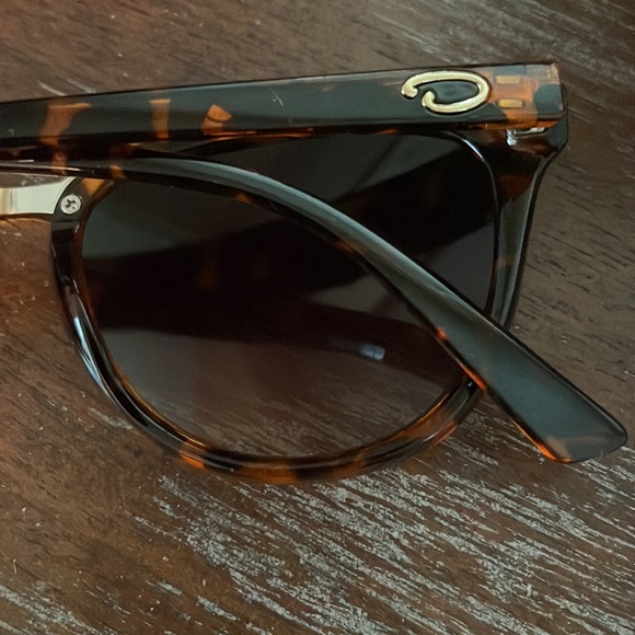 Oscar by Oscar del la Renta MOD 3080 215 brown tortoise sunglasses. main image 13
